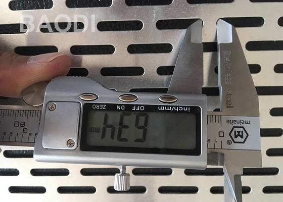 구멍을 뚫는 배열된 구멍 0.5mm 0.8mm 관통되는 알루미늄 메시 여과기 광업 스크린