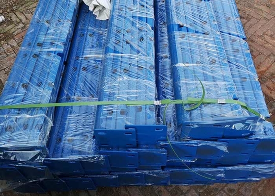 청색 50x200mm 평방 와이어 메쉬 펜스 Pvc는 각주로 덧입힝습니다